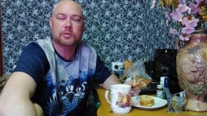 Мукбанг. Утром чай с бутербродами и сухарями.