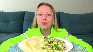 Мукбанг от ЯНовны Вареники без картошки, салат витаминный. Еда вкуснота.