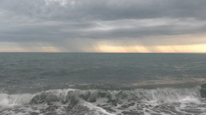 Нити дождя в Сочи над Чёрным морем