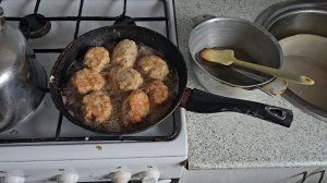 Суходрищик жарит котлеты|Еда