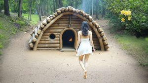 Построила прочное убежище в лесу с печкой и кроватью. Спасла парня в лесу. Бушкрафт