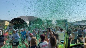 4 конфетти пушки СО2 + зеленое бумажное конфетти на старте забега Biotropica Ultra Trail 2025.