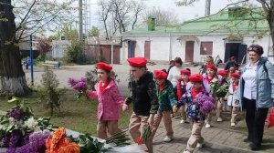 возложение цветов к памятнику погибшим воинам