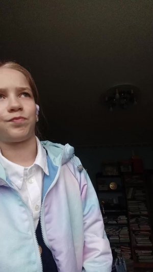 р