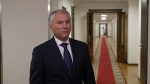 Некие артисты уехавшие во францию и оттуда издевавшиеся   над теми кто в России