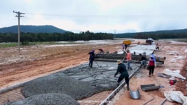 Incredible Modern Road Construction with Massive Concrete Paving Machines. смотреть онлайн