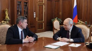 Владимир Путин с временно исполняющим обязанности губернатора Брянской обл. Егором Ковальчуком 13.05