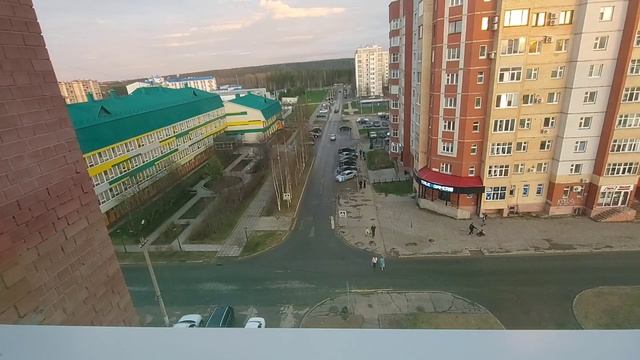 Насыщенные улицы города и плотный трафик смотреть онлайн
