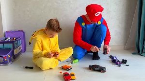 Марк починил машинки _ Детские истории о супергероях