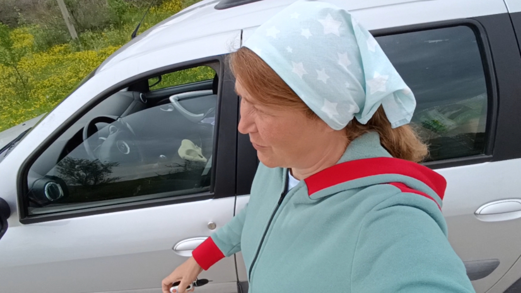 Весенние краски нашей степи. Дела огородные. Установила Бусемычу зонтик.