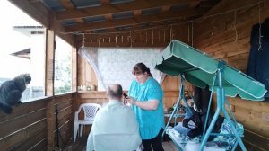 ПРОСТАЯ ЖИЗНЬ 45 /КУПИЛА РАССАДУ КАПУСТЫ/  ПОДСТРИГЛА ПАПУ КОГДА ПРЕДЛОГАЛА ПАПА СОПРОТИВЛЯЛСЯ!