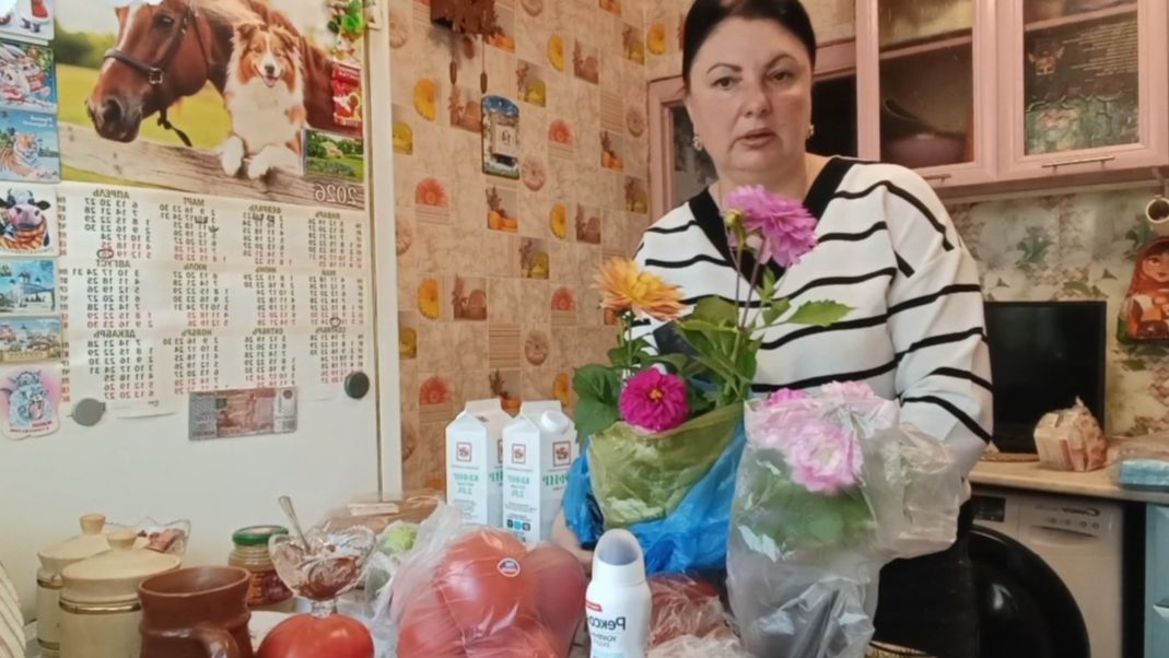ВСЁ РАСТЁТ ЦВЕТЁТ И ПАХНЕТ, КОЕ-ЧТО КУПИЛА смотреть онлайн