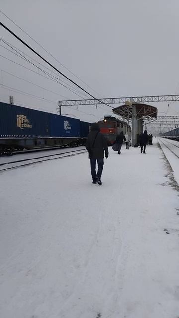 Электровоз вл80 следует резервом на старции воронеж южный