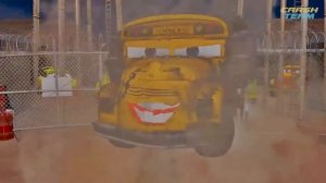 100 МОЛНИЙ МАККУИНС против 100 МАШИН PIXAR в BeamNG.drive!