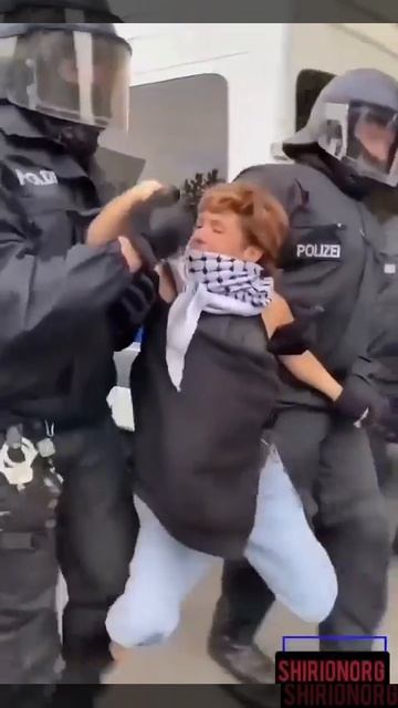 Обратите внимание как полицаи канцлера Мерца разгоняют про палестинские митинги.