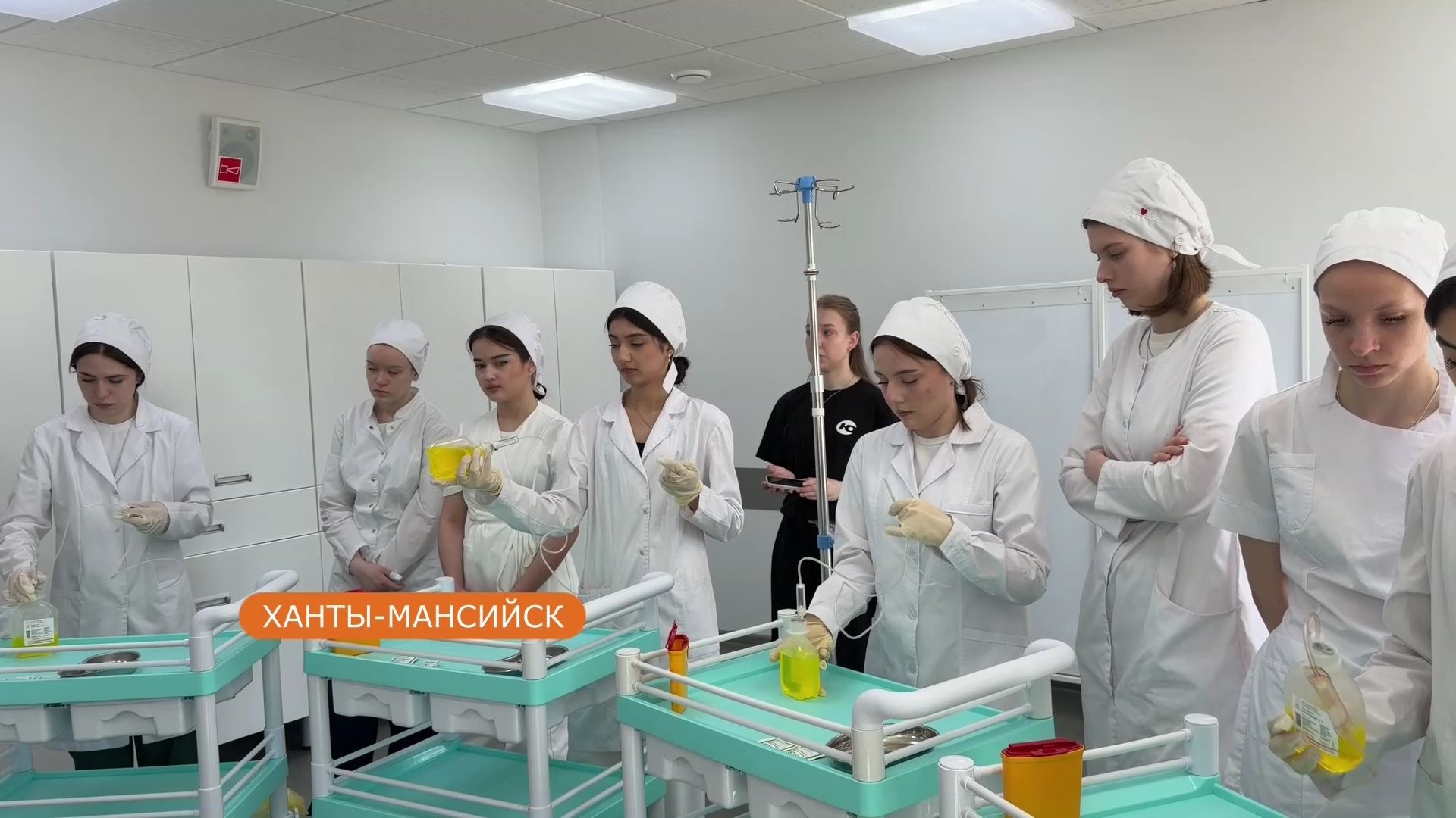 Югорчанам рассказали, как стать медицинской сестрой