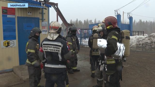 Мирнинские спасатели подготовились к двойной атаке дронов на территории УМТС в рамках учений
