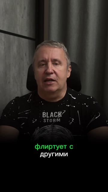 Признаки того, что она провоцирует ревность специально