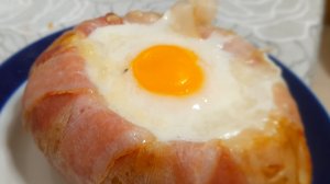 Картофель в беконе с яйцом