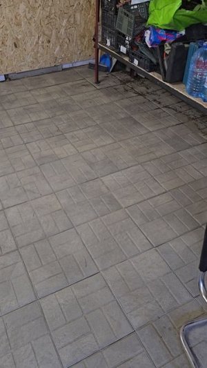 пол в гараже  из плитки