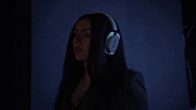 Певица Charli XCX стала первым амбассадором компании Nothing