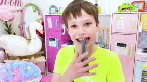 Макс насмешил Катю съедобным песком