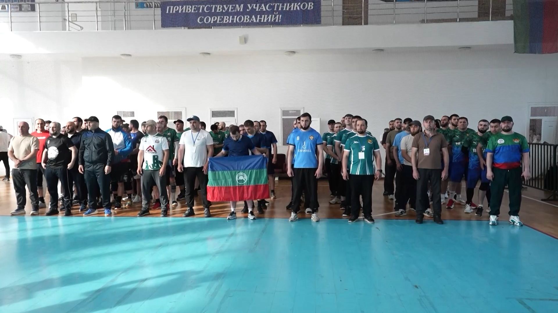 Мэр Махачкалы поддержал  соревнования по волейболу среди ветеранов СВО