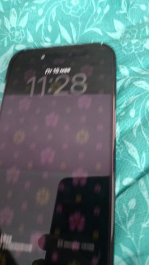 играю  в игру на телефоне