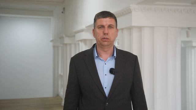 Курган активно благоустраивается но парковки автомобилей на газонах это плохо