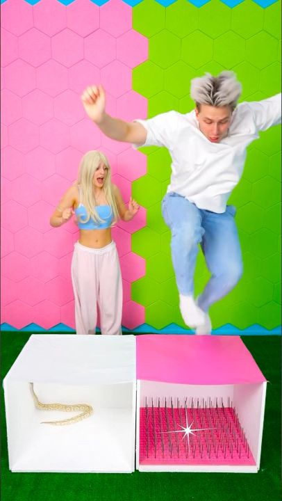 Не прыгни на змею!😱