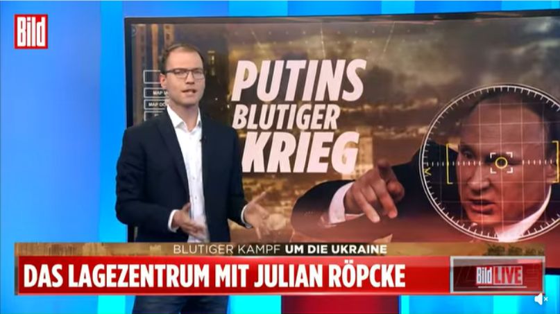 BILD-Kriegstreiber Julian Röppke in seinem Element Drohnenproduktion