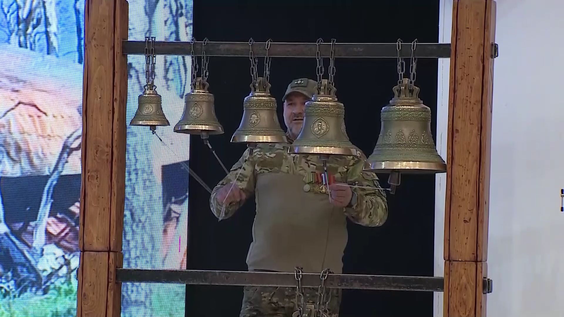 Фронтовой звонарь передал «привет из-за ленточки» студентам Советского