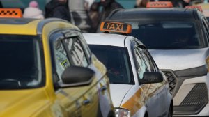 «Не нравится — иди пешком»: почему теневой рынок такси вырос втрое за полтора года