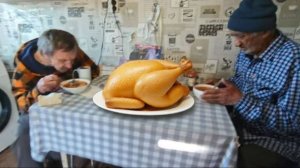 КУШАЙ ФЕДЯ , КУШАЙ . ЗАВТРА СНОВА ОТДЕЛЬНО ПИТАТЬСЯ НАЧЬНЁШЬ