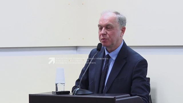 Два десятка вопросов рассмотрели народные избранники на десятом заседании Собрания смотреть онлайн