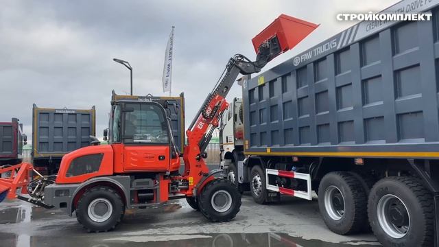Телескопический фронтальный погрузчик со щеткой EVERUN ER1500F
