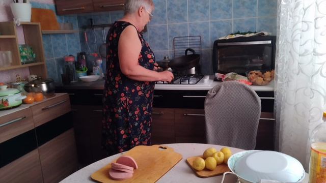 Жизнь пенсионеров.Обед.