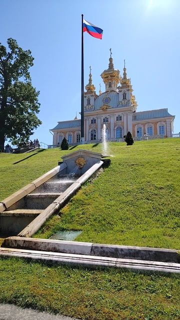 Петродворец. Фонтаны на склоне Большого Петергофского дворца