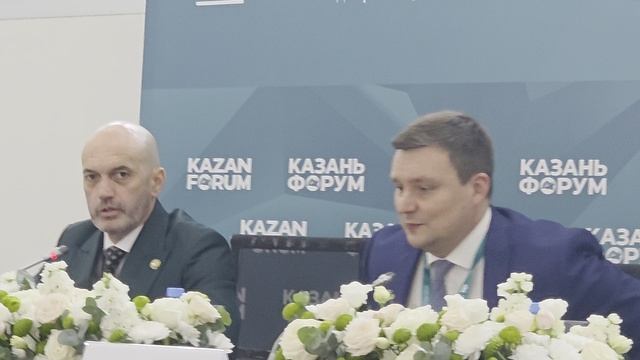 Константин Колпаков предложил организовать в Казани слет выпускников молодых дипломатов KazanForum