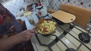ОДНИМ ГЛАЗОЧКОМ РАЗРЕШИЛИ ПОДГЛЯДЕТЬ!