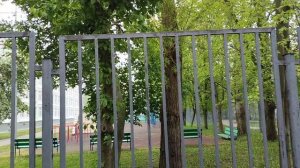 Весна бушует в Москве.Сады цветут..,белым-бело...