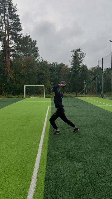 MB Soccer Toss | Медболл тосс из сплит стойки из-за головы вперед
