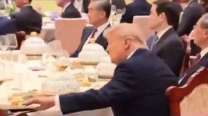 🤷Трамп это дно причём дно из под унитаза,почему?Смотрим я такого днище ищё не видел среди политиков