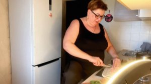 Две сосиски и картошка,получается ОКРОШКА/Готовим вместе /Я ем Окрошку с квасом ,а Вы?архив