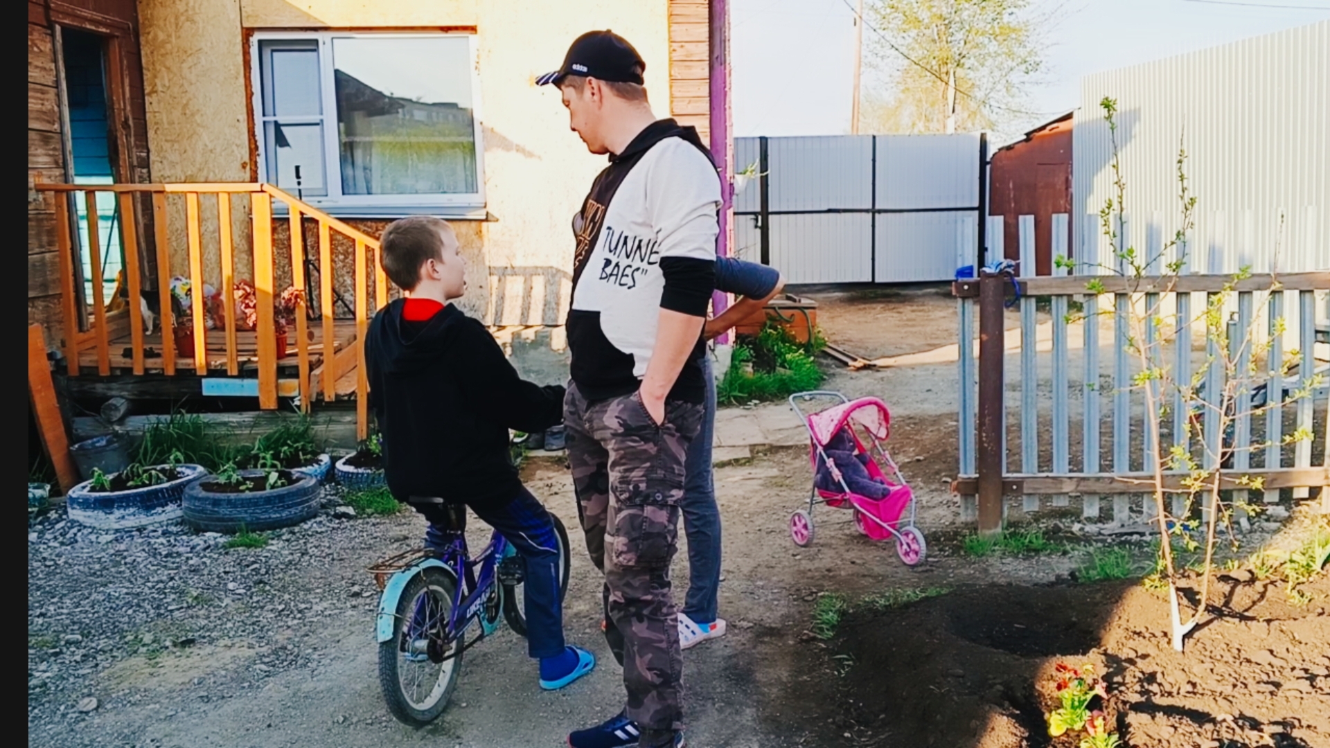 15-05-2026 Игнат пришёл в гости.Я купила туфли новые.Покраска волос.Садим цветы.