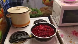 Девчата по Вашим просьбам готовлю свой СВЕКОЛЬНИК  ///  ПРИСОЕДИНЯЙТЕСЬ И снова ТАЙФУН-о УЖАС)))