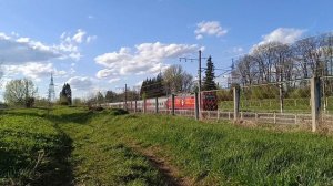 Сборник поездов где также был в шортах и футболке жарким днём
