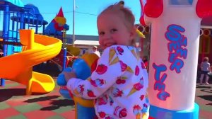 Играем на детской площадке ⧸ Indoor playground for kids and family