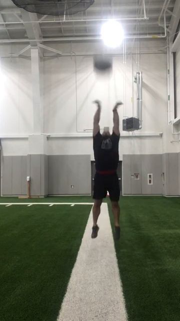 MB Squat to Vertical Throw | Медболл присед-в вертикальный бросок
