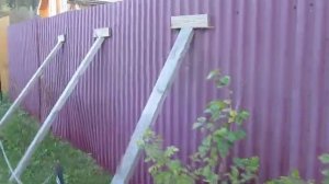 Как сделать устойчивым дачный забор Всё очень просто